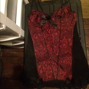 Red and black Frederick’s corset size L/XL NWT